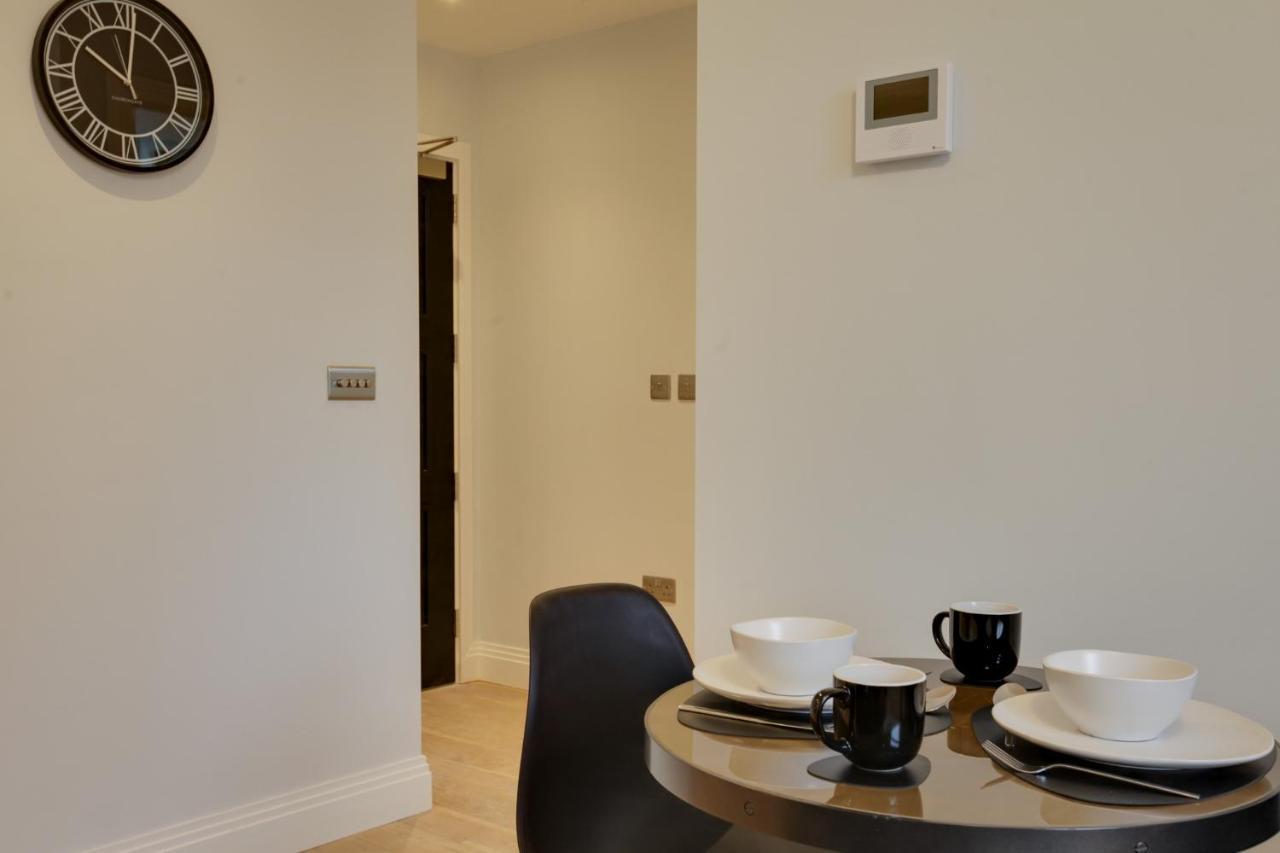 New London Life Executive Apartments Челмсфорд Экстерьер фото
