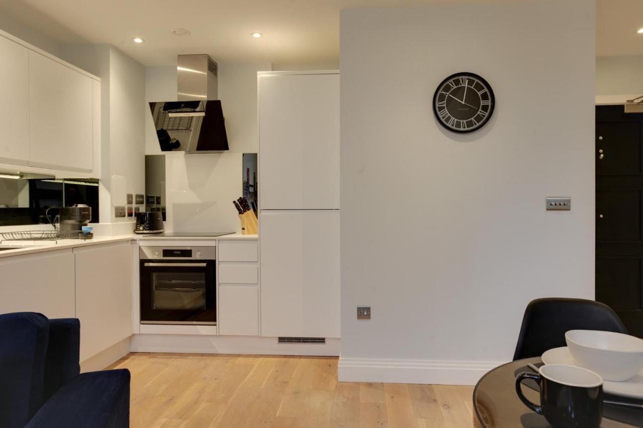 New London Life Executive Apartments Челмсфорд Экстерьер фото